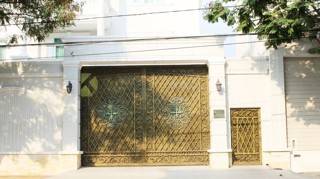 Ảnh cổng biệt thự Nguyễn Văn Hưởng Thảo Điền