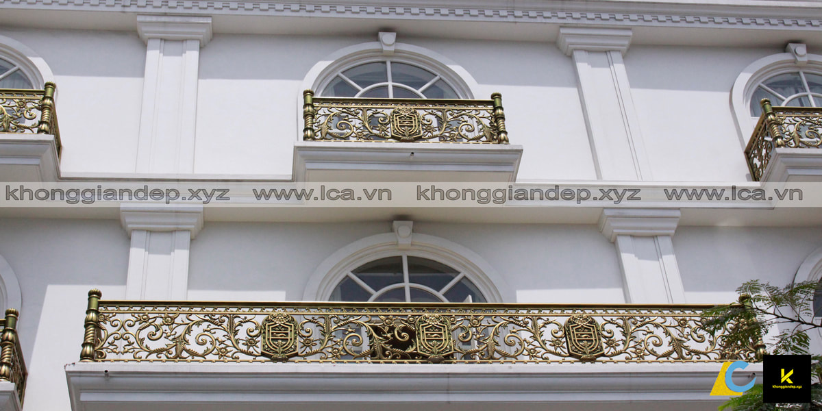 Ảnh trực  diện kiến trúc ban công Khách sạn Royal Hotel ở bờ biển Hạ Long Quảng Ninh
