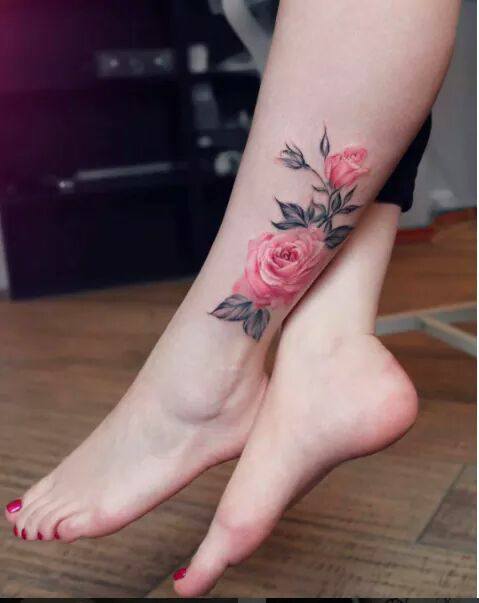Hình xăm hoa hồng ở chân
